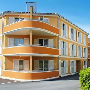 https://lotusapart.in-istria.net